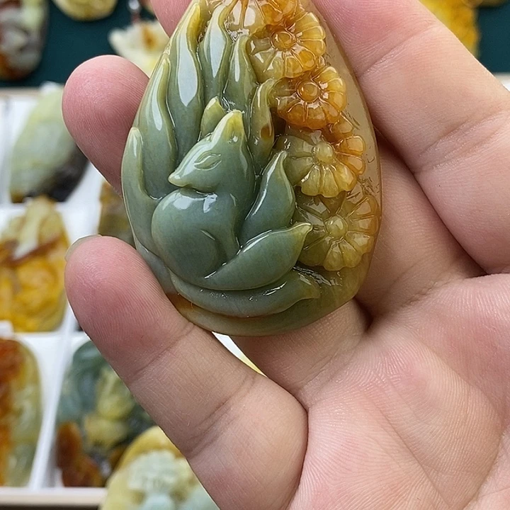 蛇纹石玉未镶嵌颈饰