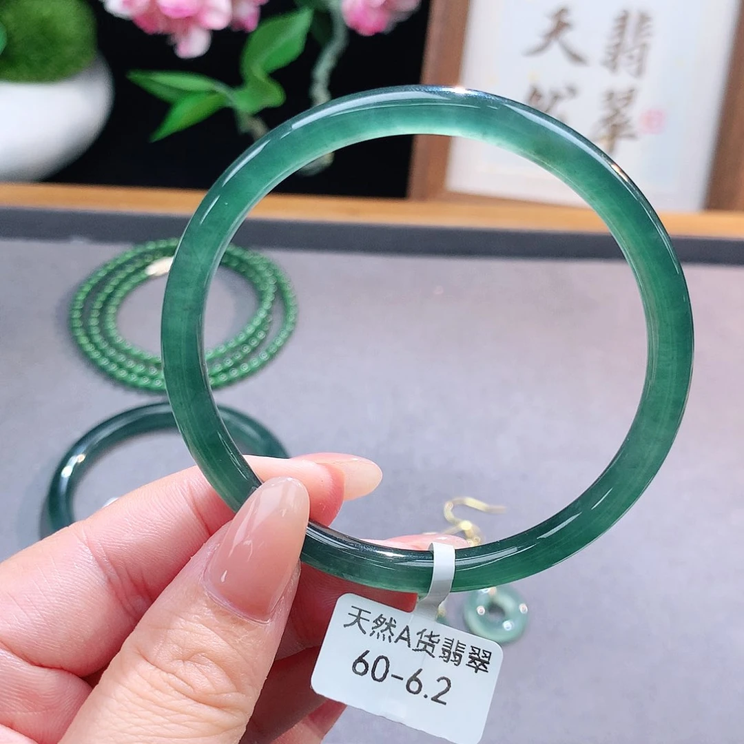 未镶嵌手镯（圆镯）翡翠