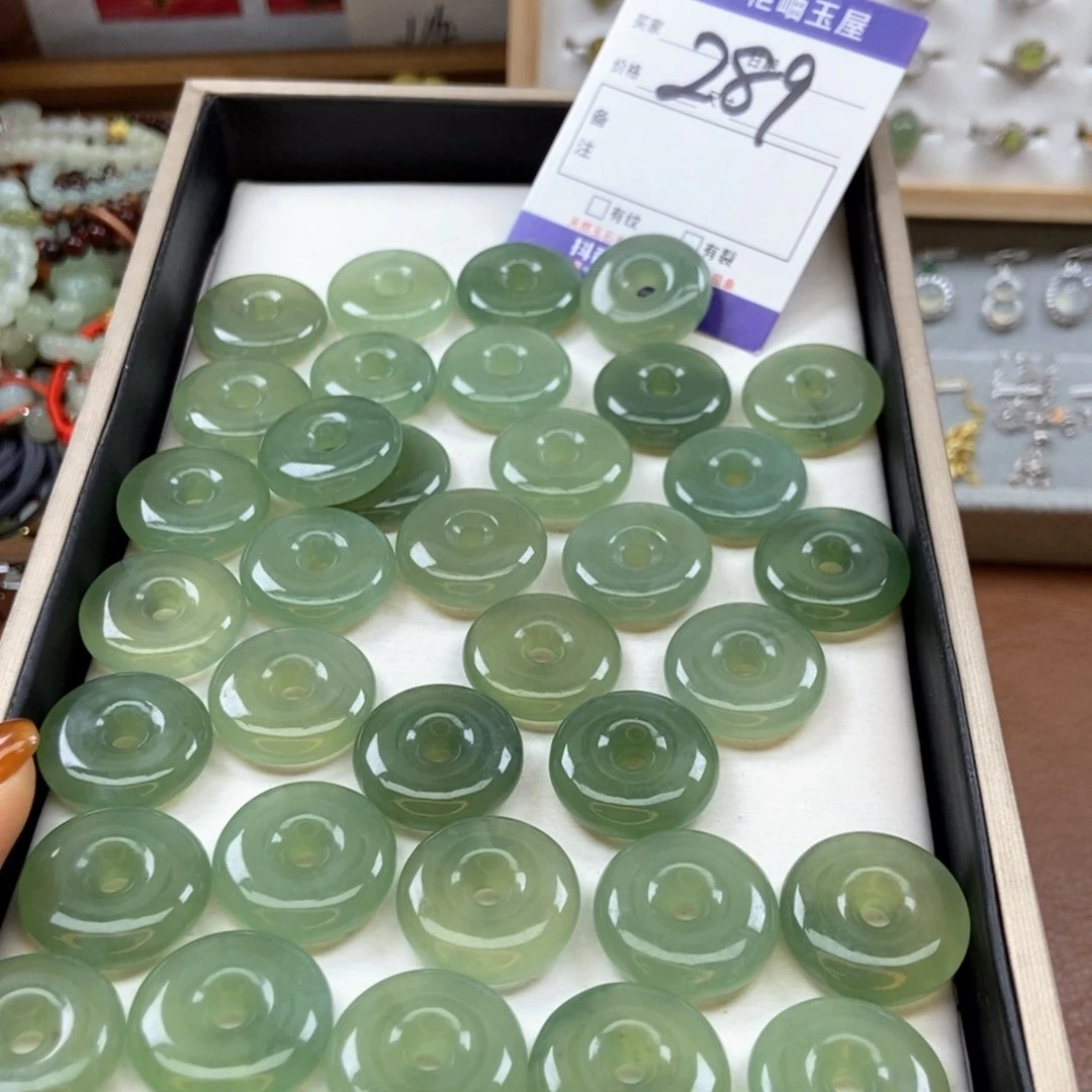 岫玉吊坠吊坠未镶嵌多样性，发一个