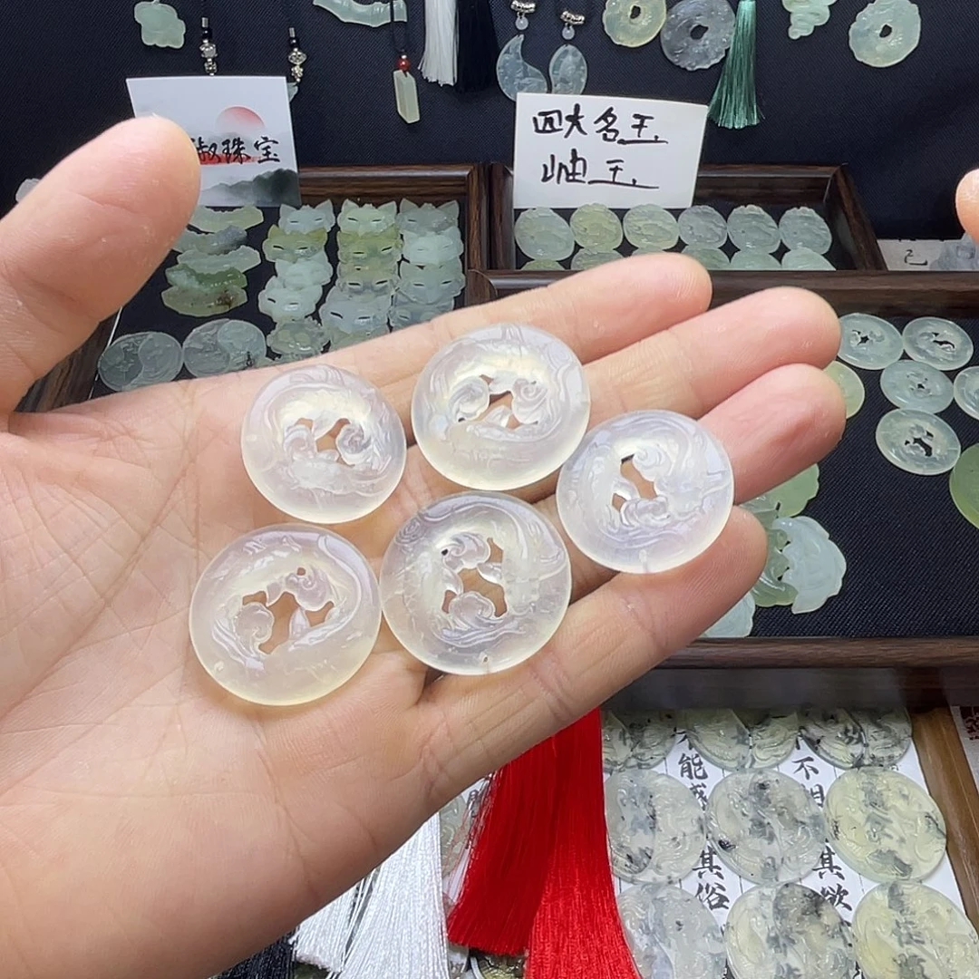 岫玉未镶嵌白冰双鱼吊坠项链