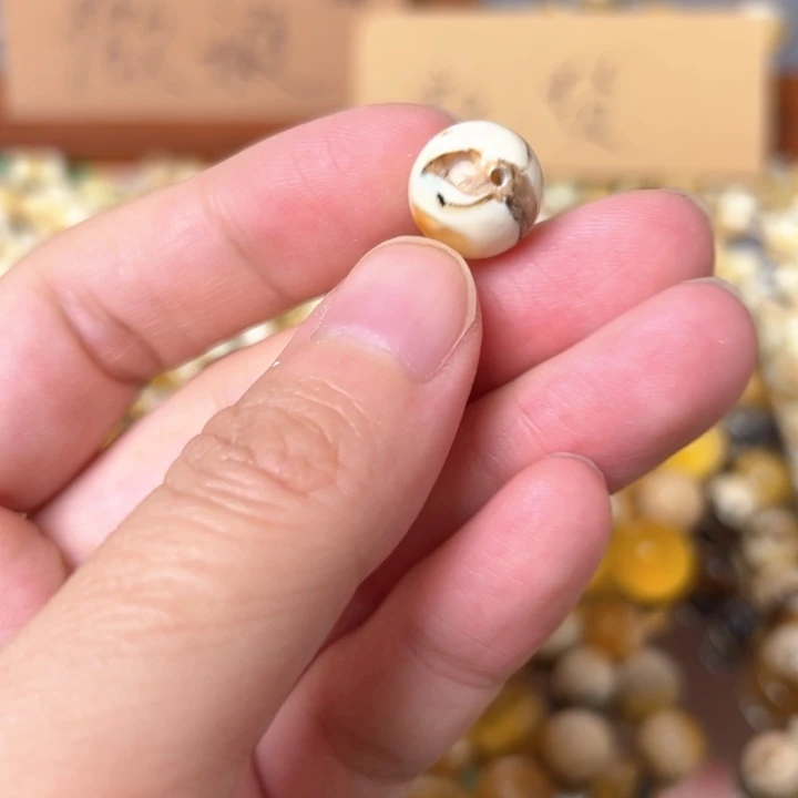 蜜蜡未镶嵌裸石12.1mm一个