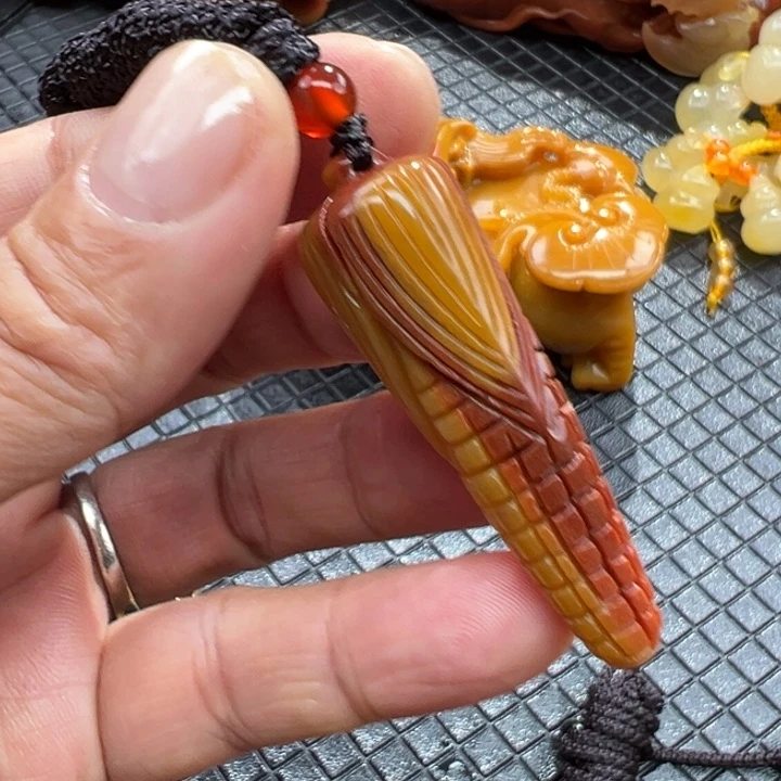 石英质玉（黄龙玉）颈饰未镶嵌