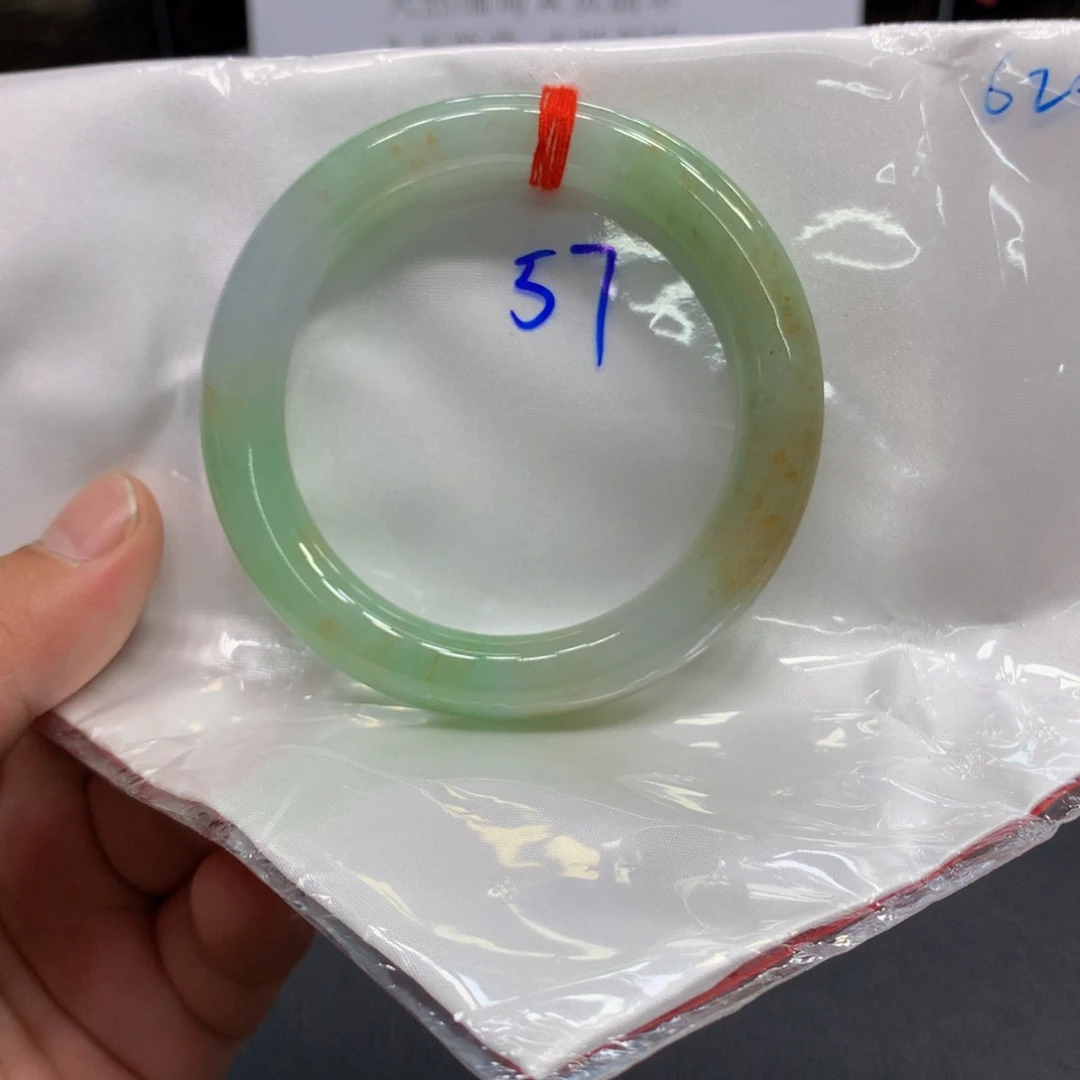 翡翠手镯未镶嵌翡翠手镯