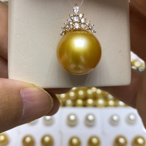 颈饰18K金镶嵌海水珍珠