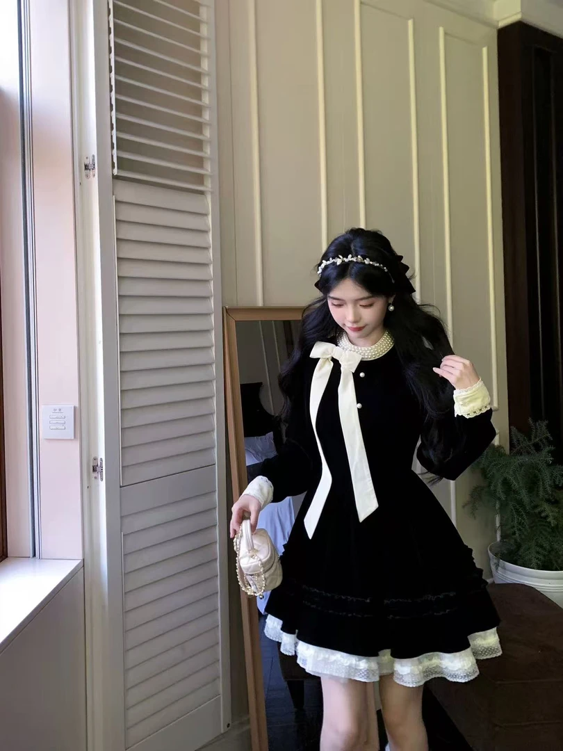 DC11901芙莉娅祈愿 秋冬赫本风丝绒珍珠高级感大码小香风连衣裙