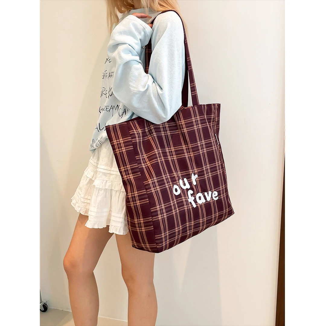 秋冬复古格纹双面包刺绣字母单肩包