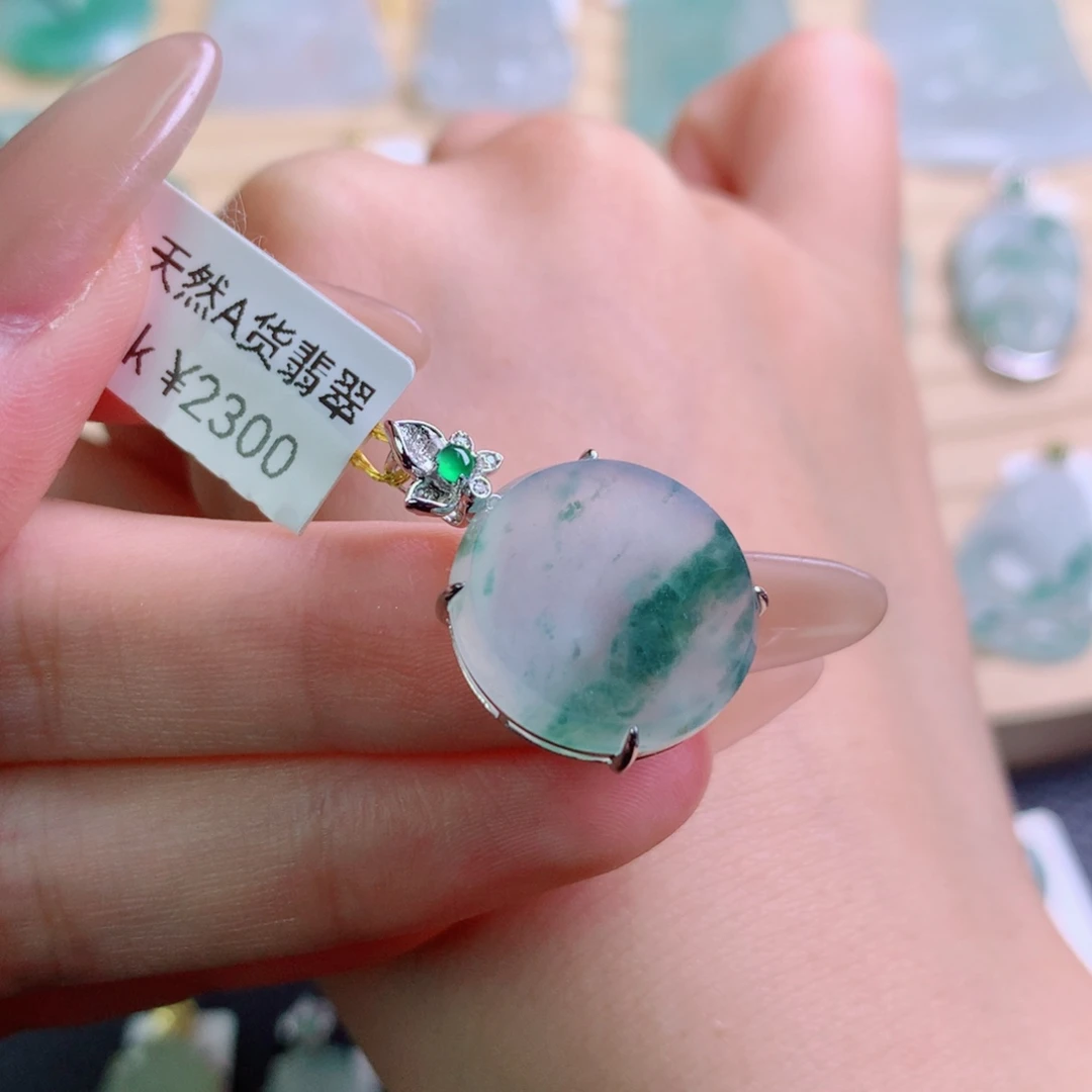 镜***人翡翠18K金镶嵌颈饰吊坠