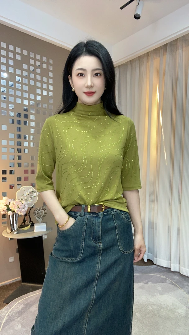 2025新款半高领纯色线条烫钻气质精品洋气时尚减龄显瘦中袖小衫