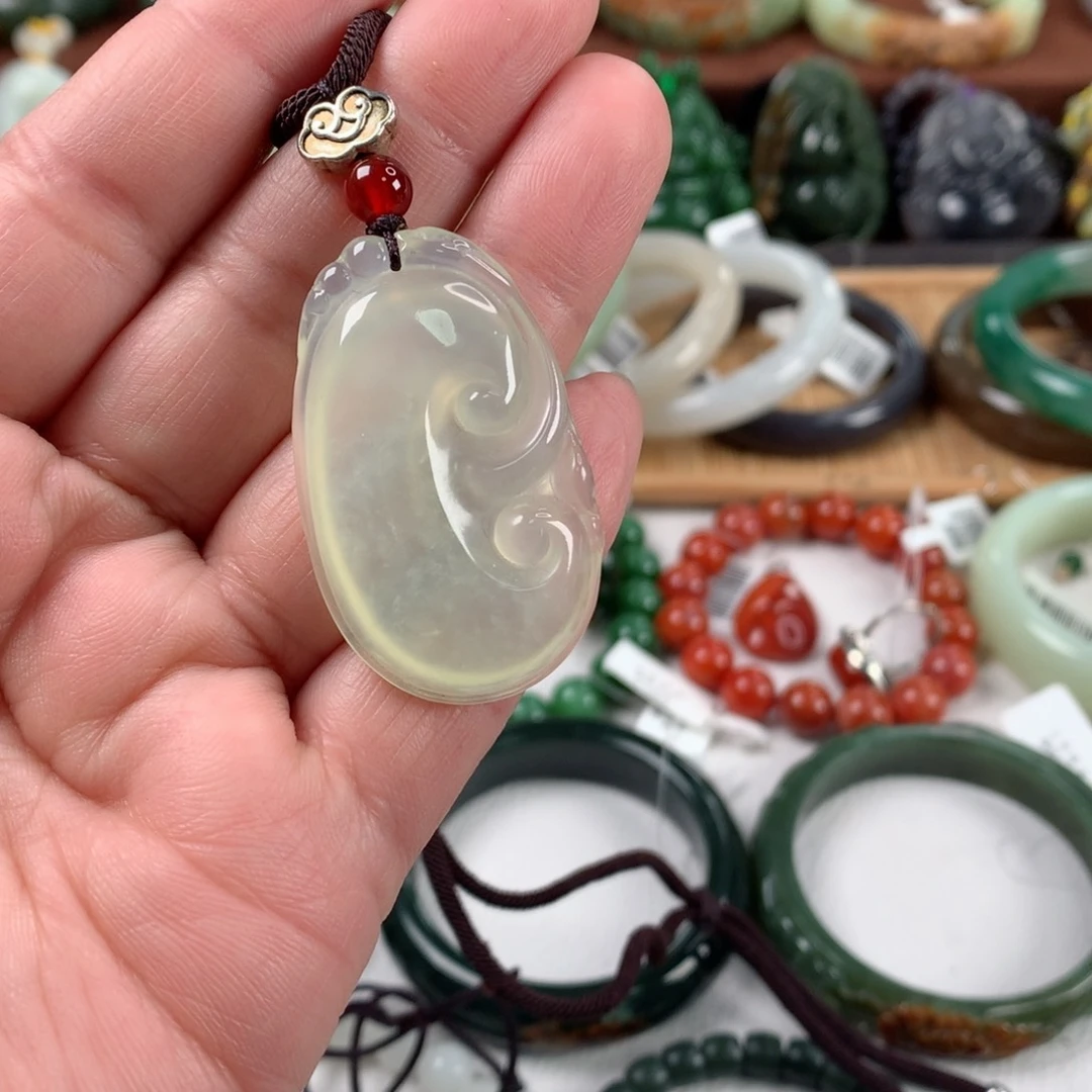 岫玉颈饰未镶嵌吊坠