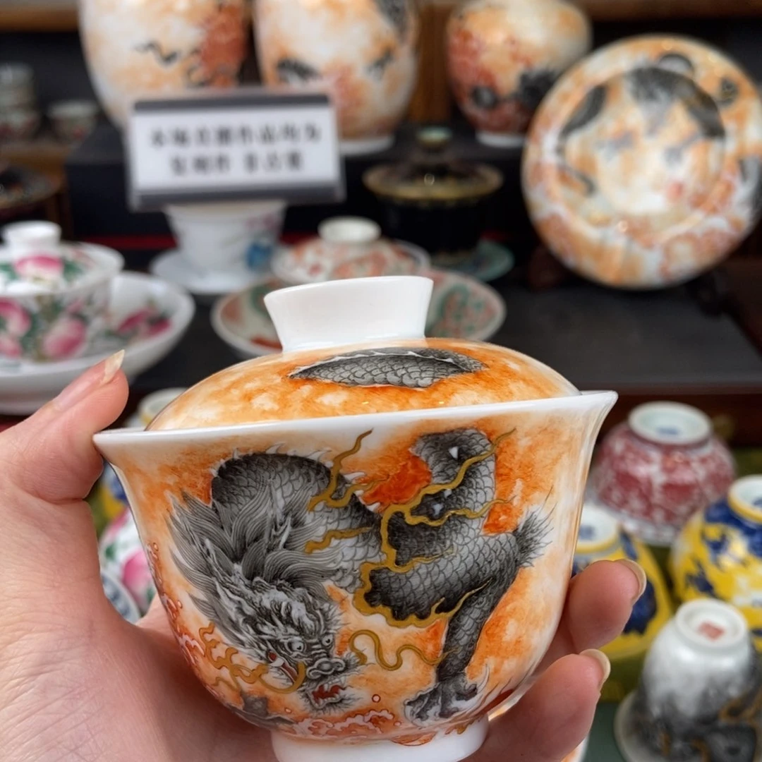 陶瓷的大家庭的温暖和温暖的