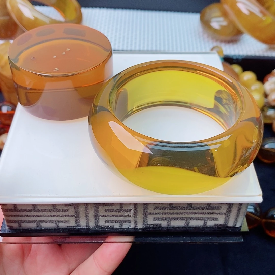 阳***姐未镶嵌琥珀手镯收藏品老矿绿茶手镯宽版时尚