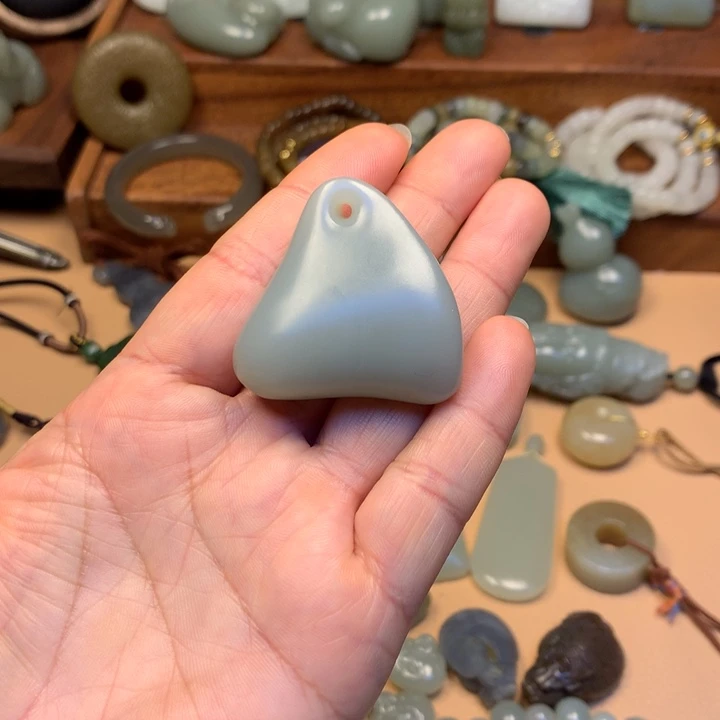 风***旧和田玉未镶嵌颈饰