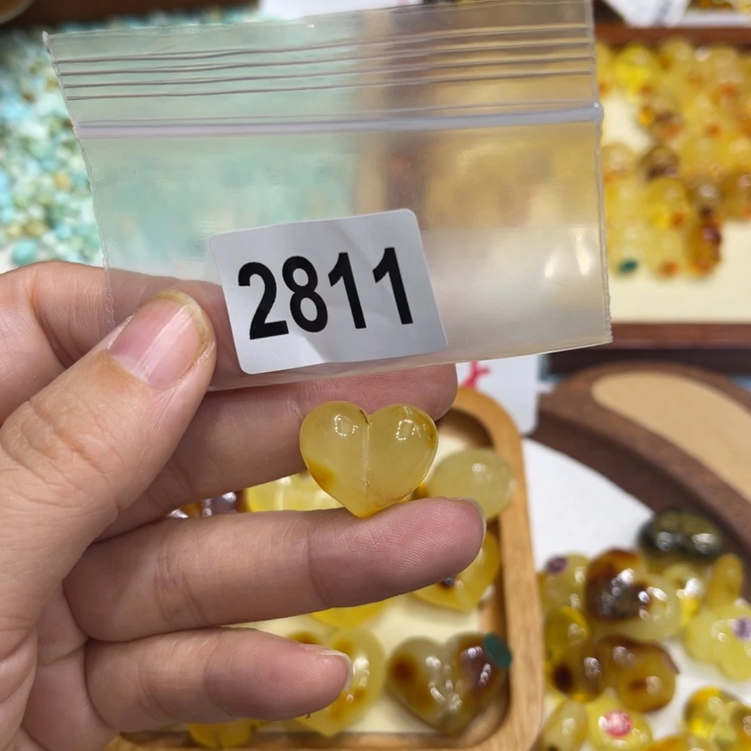 琥珀未镶嵌珠宝奇石