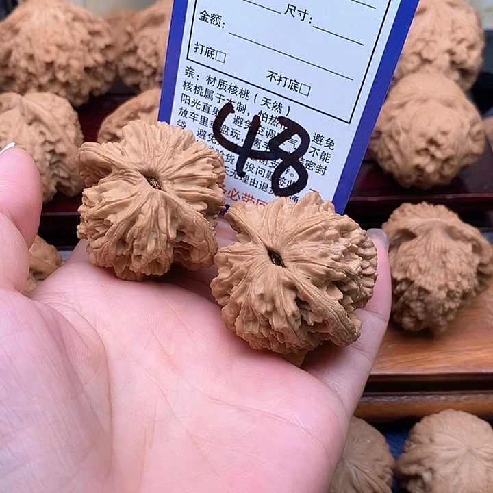吊坠桃核虎头狮子42
