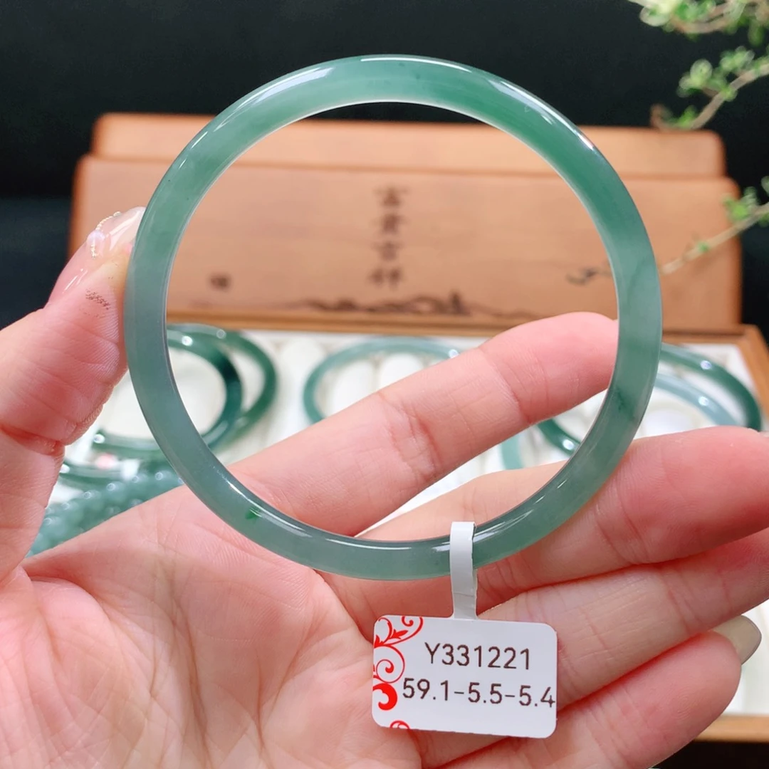 翡翠手镯未镶嵌天然