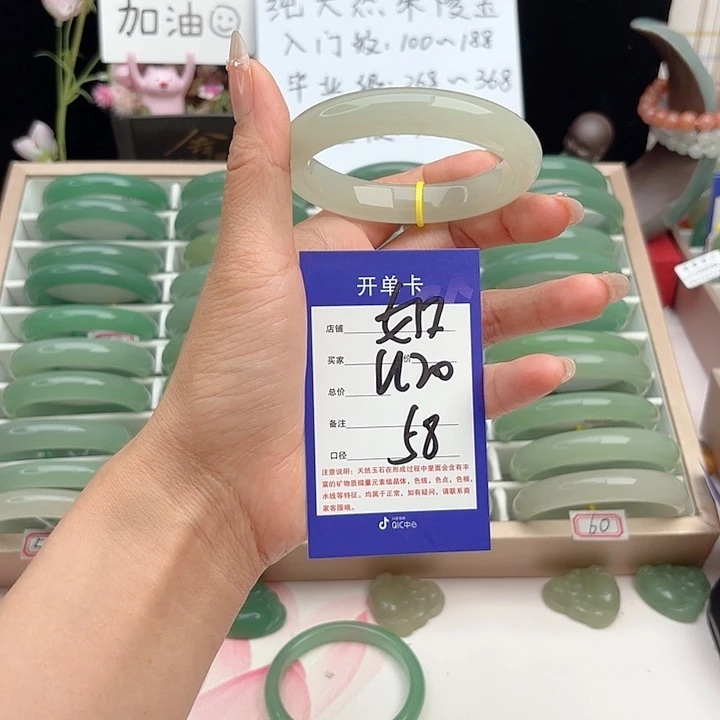 未镶嵌手镯石英质玉