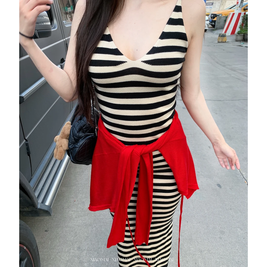 来财小马 黑米条纹V领长款针织连衣裙海边度假裙