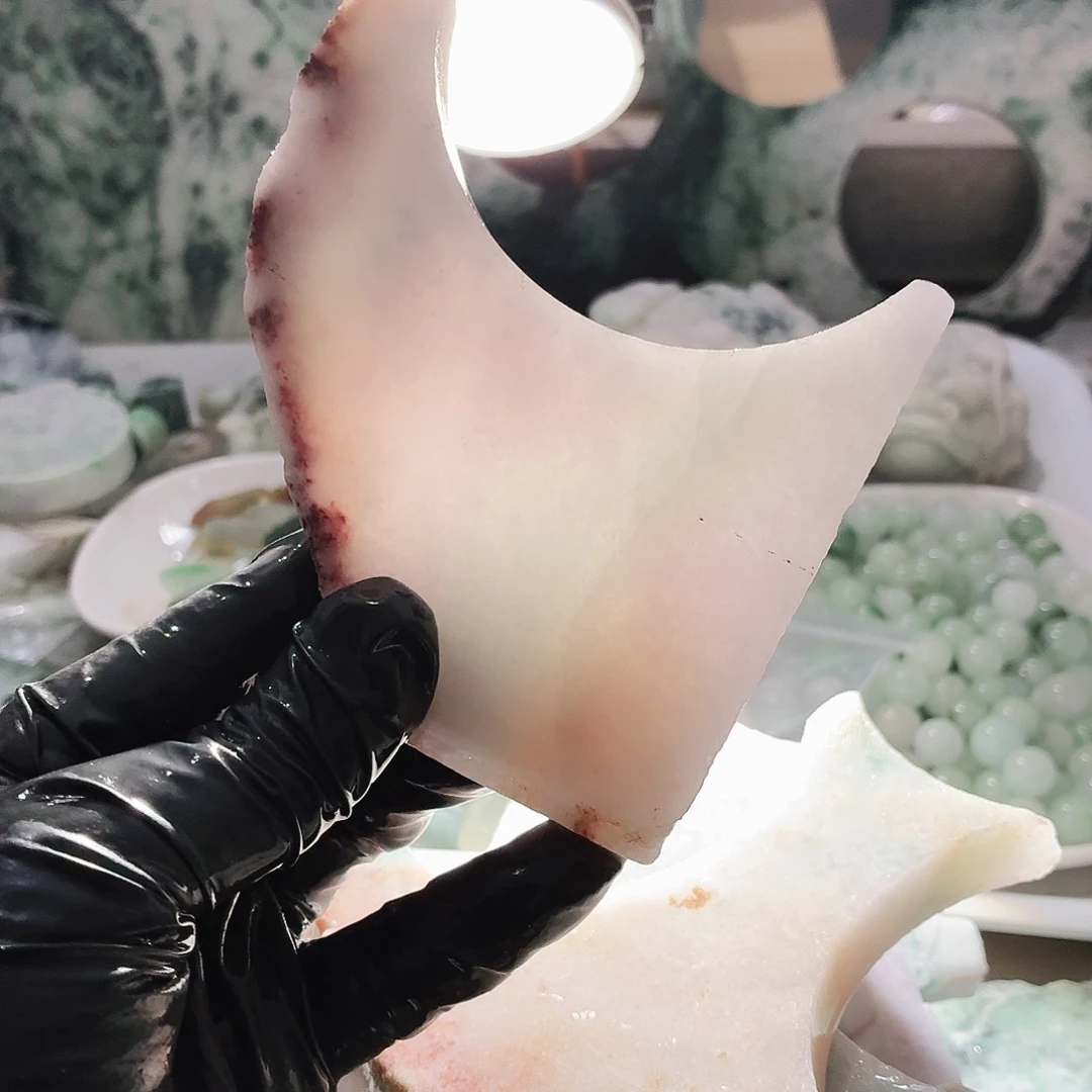 翡翠未镶嵌颈饰边角料