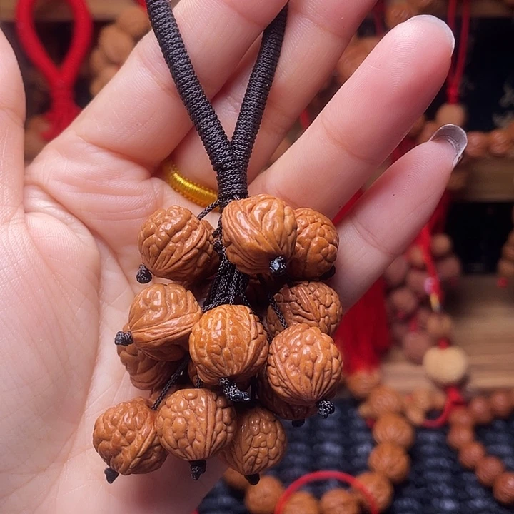 木质类龙纹桃枭挂件