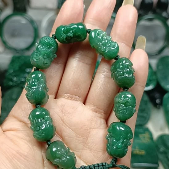 独山玉未镶嵌十八罗汉