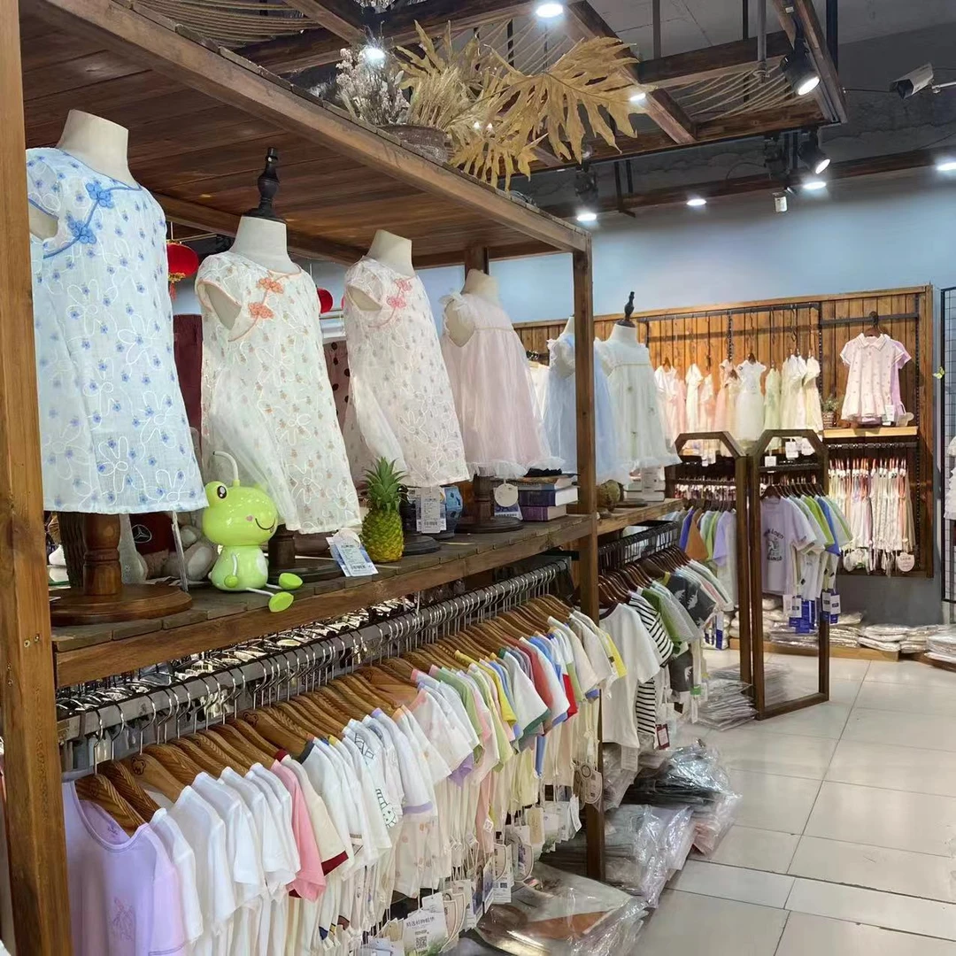 75017儿童春款N标带帽冲锋衣上衣