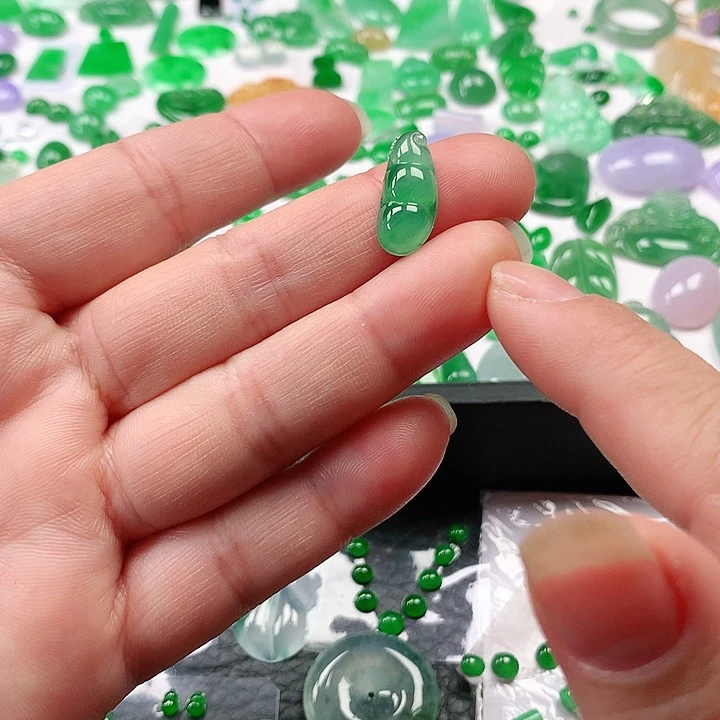 翡翠颈饰未镶嵌翡翠