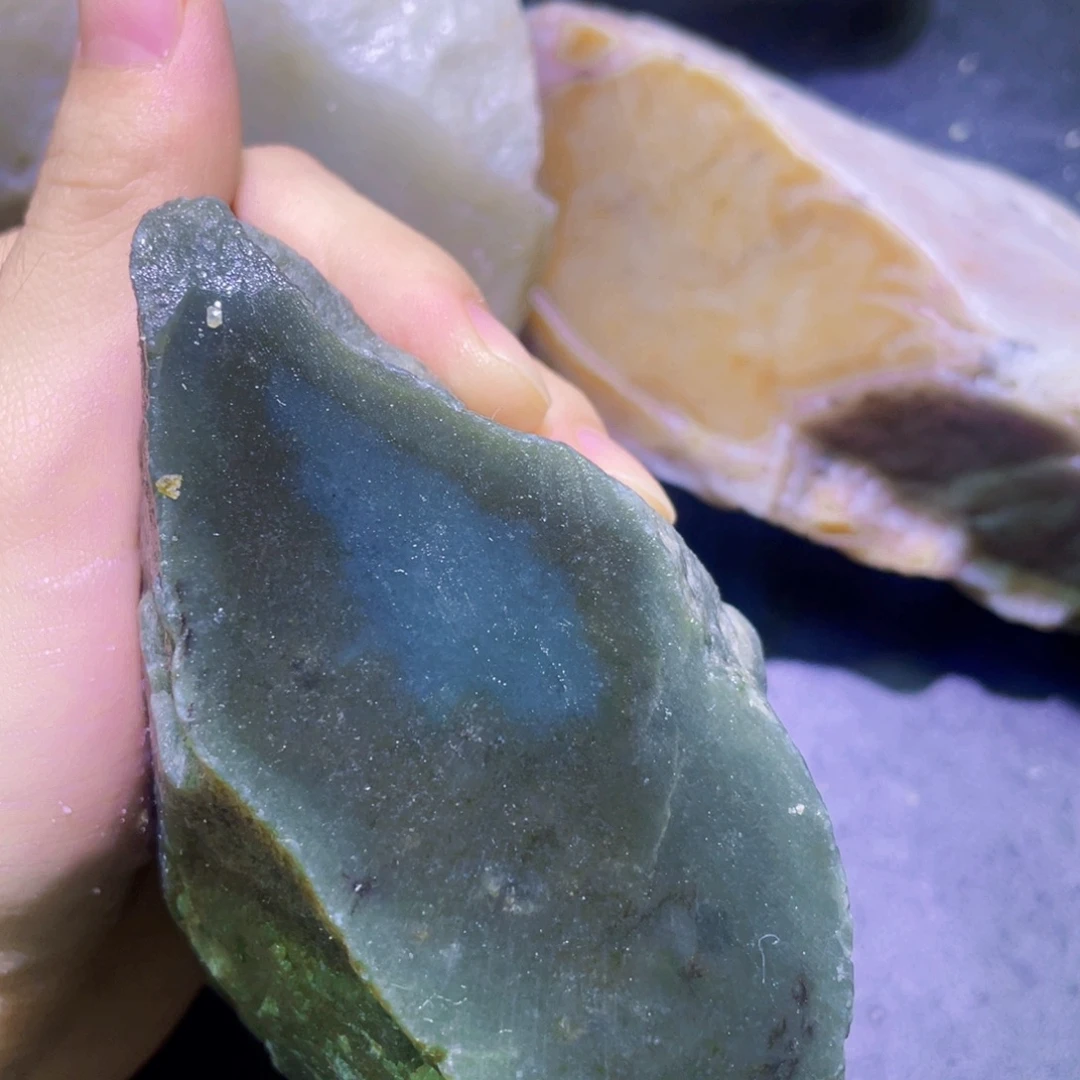 和田玉未镶嵌珠宝半成品