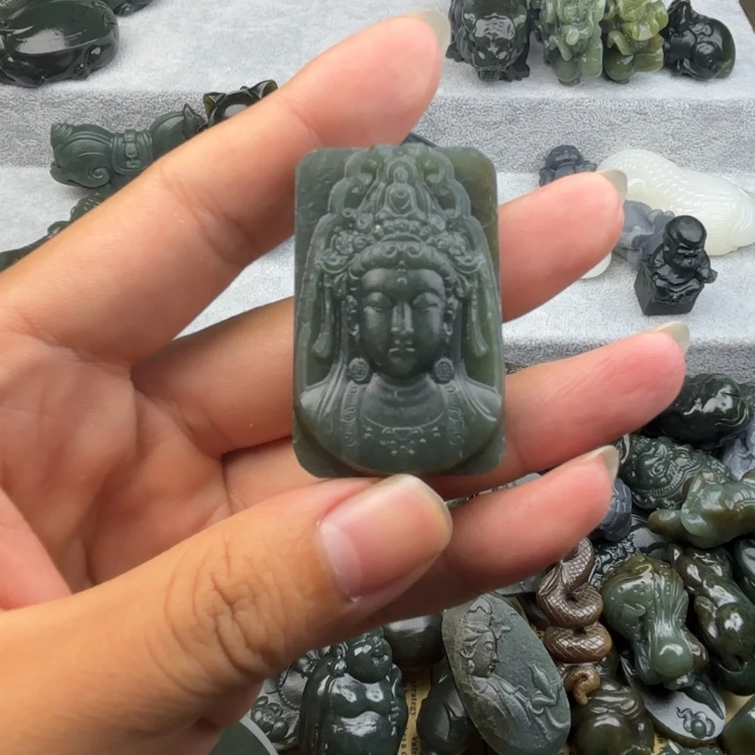 颈饰未镶嵌和田玉（糖玉）