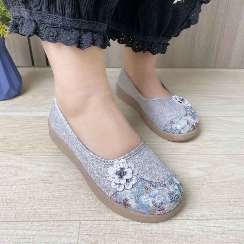 老北京布鞋防滑耐磨舒适轻便一脚蹬软底绣花鞋妈妈单鞋中老年女鞋