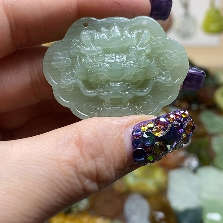 蛇纹石玉吊坠未镶嵌