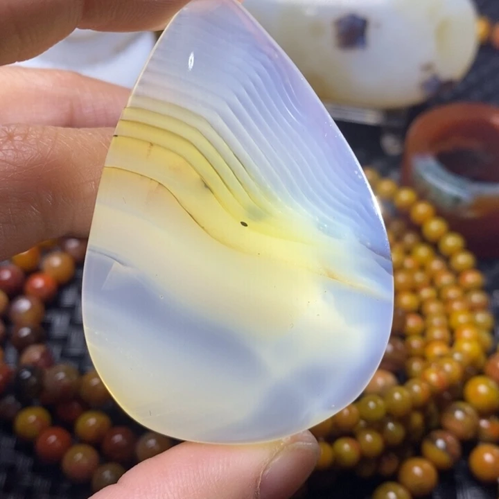 玛瑙/玉髓颈饰未镶嵌游**德