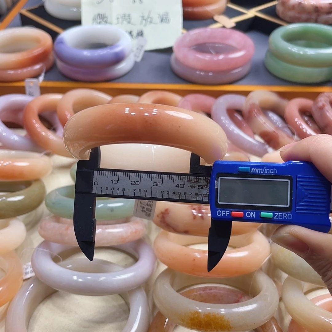 未镶嵌手镯石英岩玉