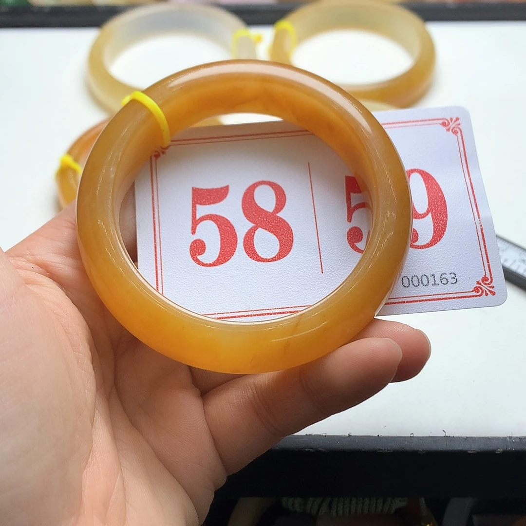 未镶嵌石英质玉（黄龙玉）手镯诗*ᰔ