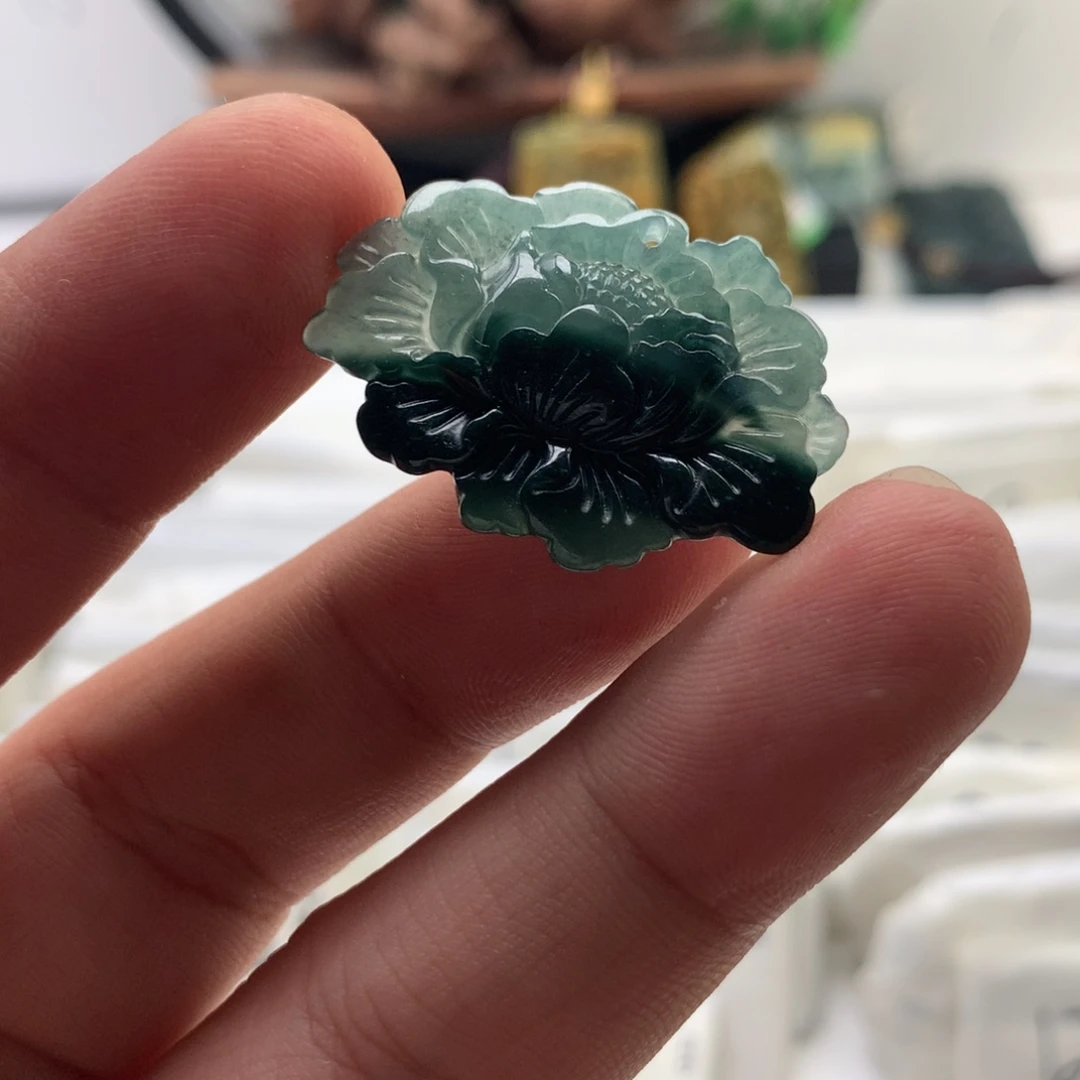 颈饰未镶嵌翡翠花牌