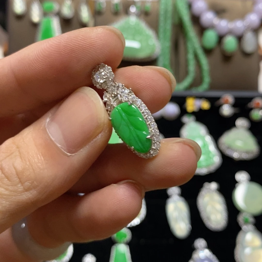 翡翠颈饰银S925镶嵌天然翡翠