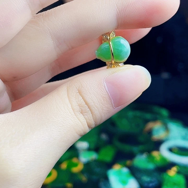 颈饰银S925镶嵌翡翠多样性