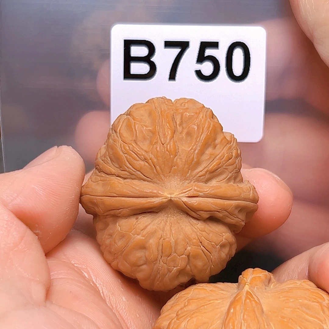 文玩核桃吊坠44元宝 有瑕疵