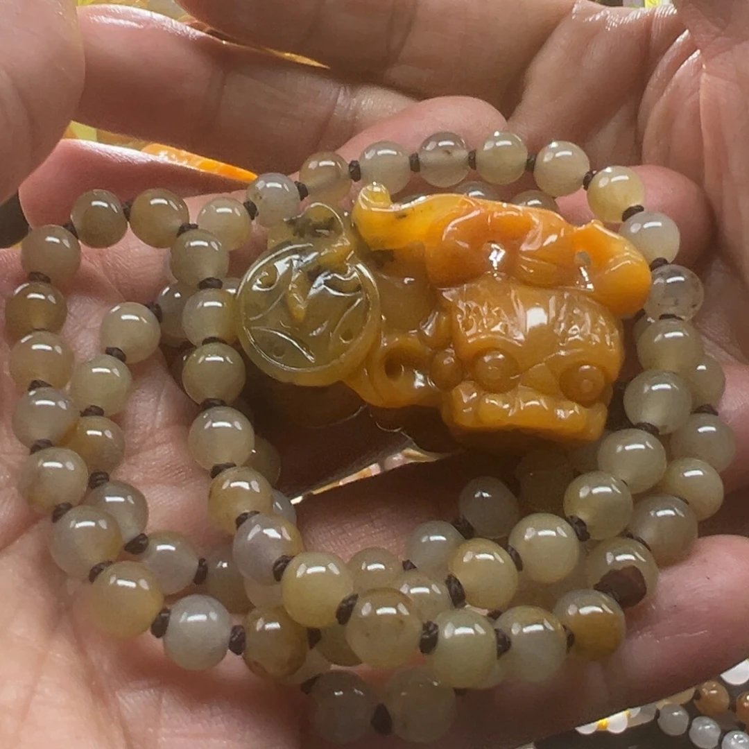 石英质玉未镶嵌颈饰