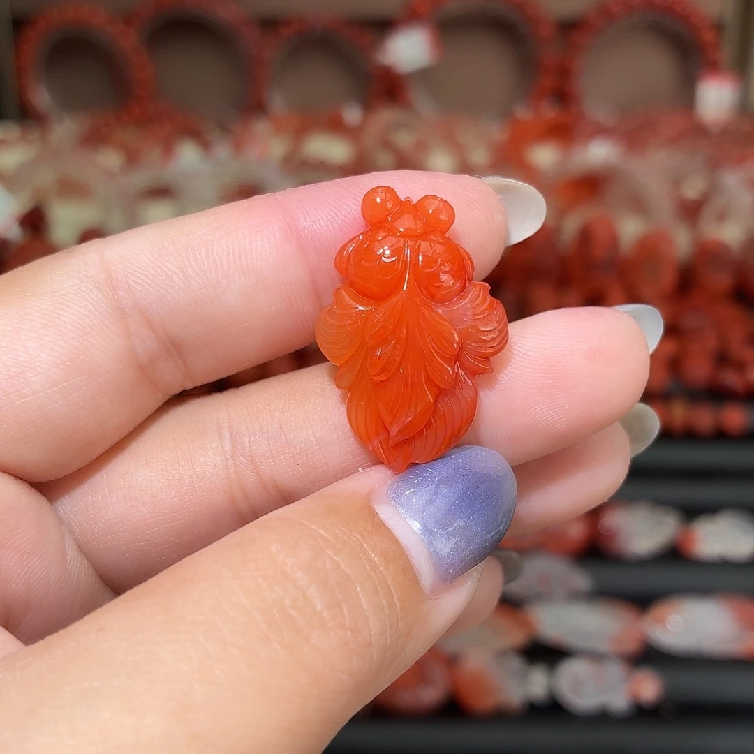 南红玛瑙未镶嵌颈饰吊坠金鱼