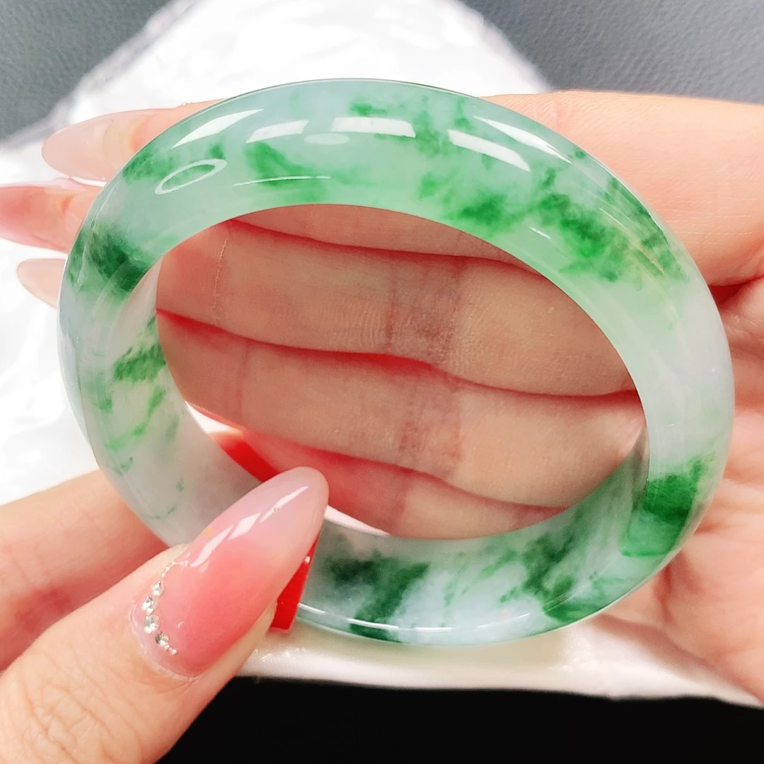 翡翠手镯未镶嵌53圈