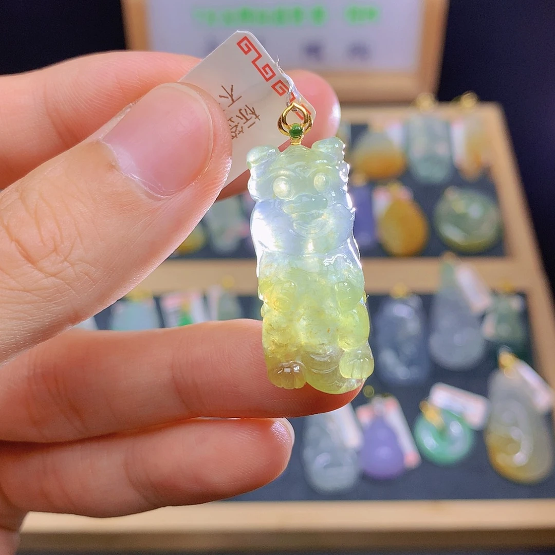 翡翠18K金镶嵌颈饰翡翠