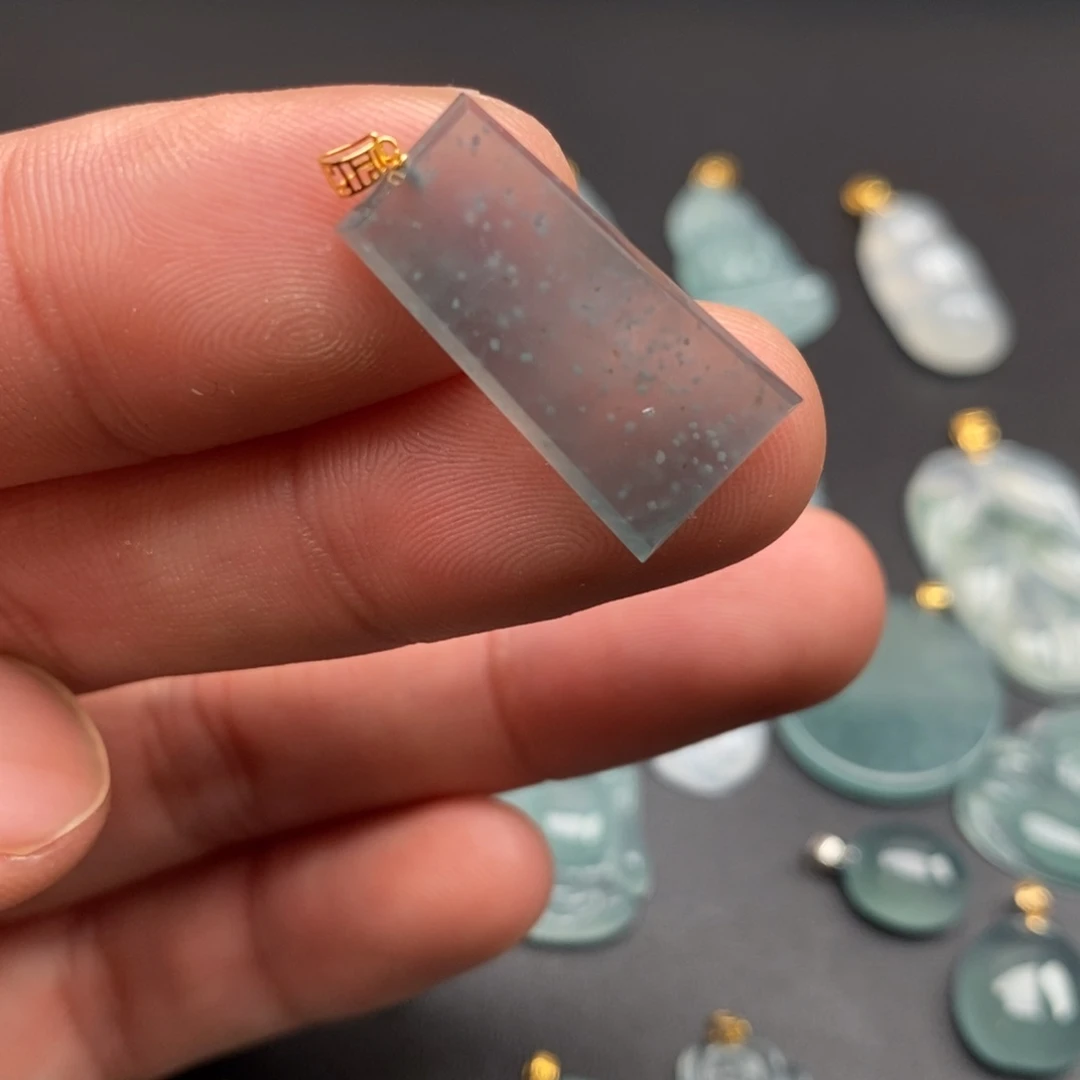 颈饰18K金镶嵌翡翠