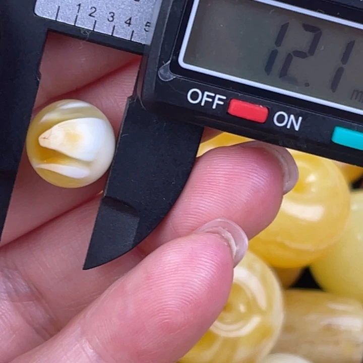 蜜蜡未镶嵌裸石1400