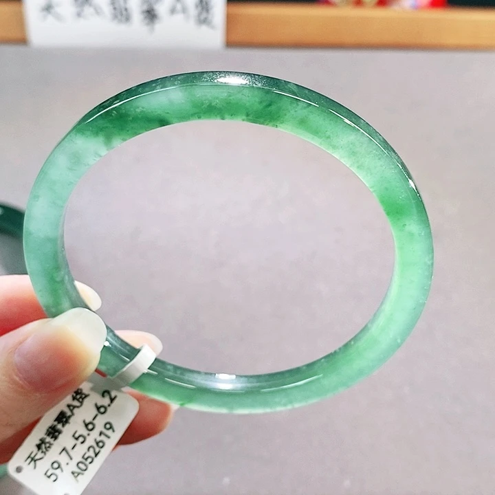 翡翠手镯（圆镯）未镶嵌