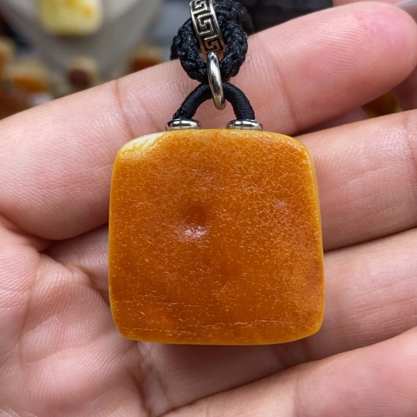 【闪购商品】琥珀颈饰未镶嵌
