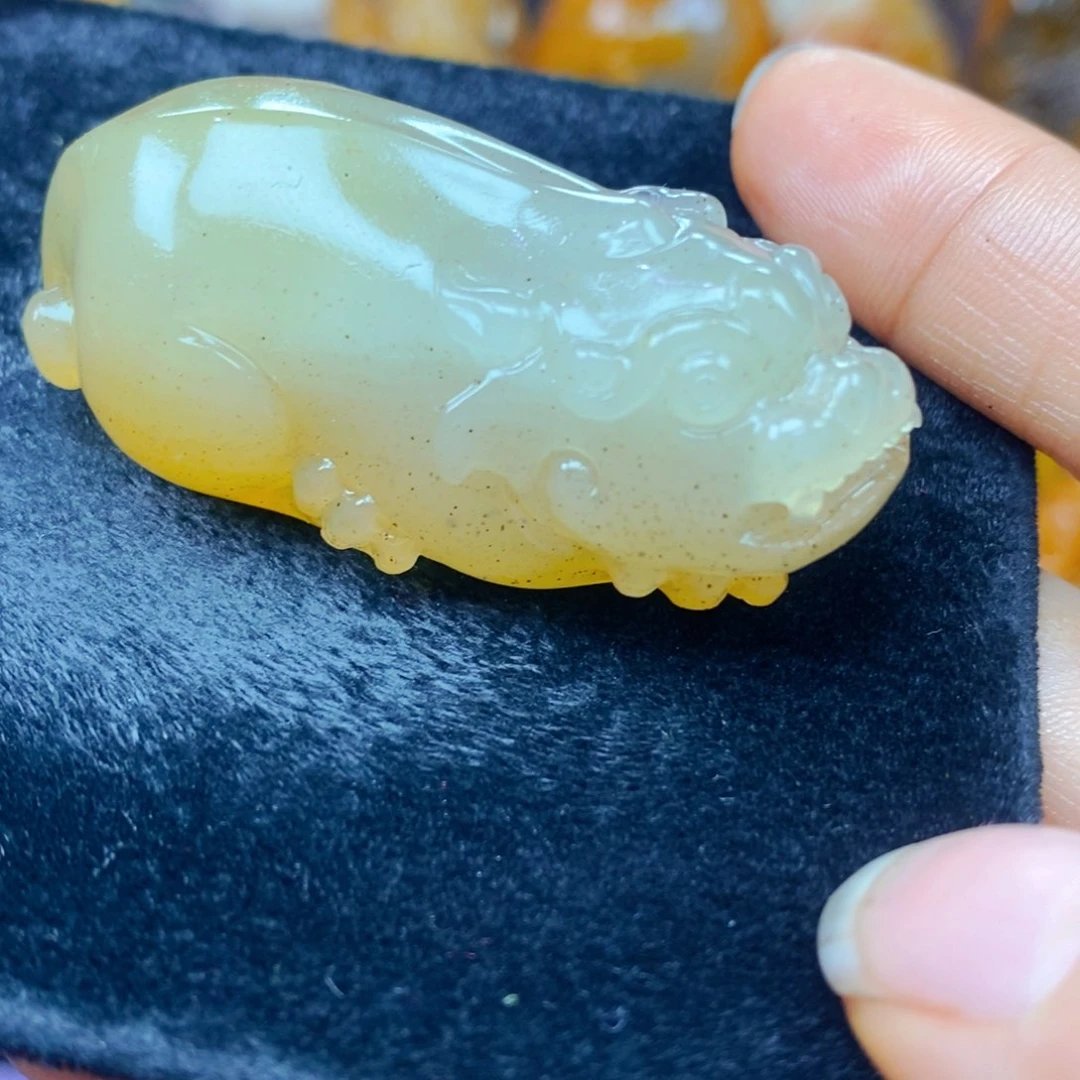 未镶嵌石英质玉（黄龙玉）吊坠(不含链)
