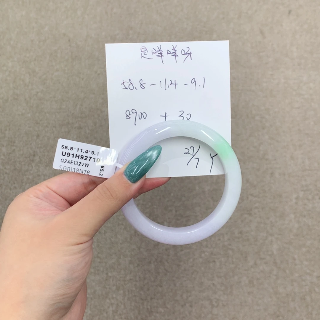 翡翠手镯未镶嵌是***?