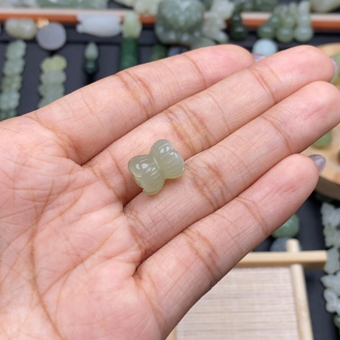 夏***箬颈饰未镶嵌和田玉