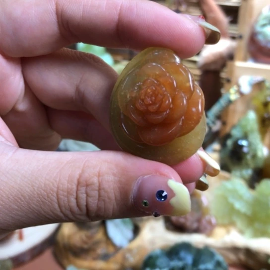 未镶嵌蛇纹石玉颈饰
