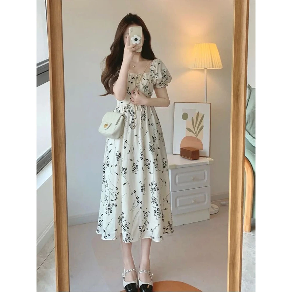 新款法式温柔显瘦碎花连衣裙夏季新款小个子泡泡袖方领长裙